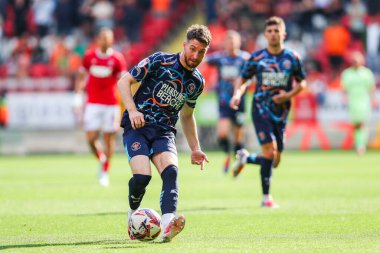 Blackpool 'dan James Husband 21 Eylül 2024' te The Valley, Londra, İngiltere 'de oynanan Sky Bet 1 karşılaşmasında pas veriyor.