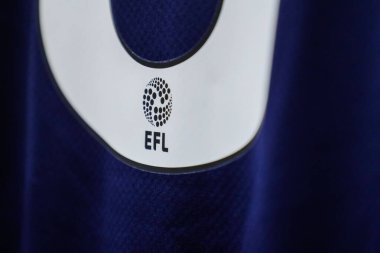 Blackpool tişörtlerindeki EFL logosu, 21 Eylül 2024 'te The Valley, Londra, İngiltere' de oynanan Sky Bet 1 karşılaşmasından önce soyunma odasında ayrıntılı bir şekilde sergilenmektedir.