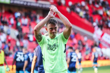 Blackpool 'dan Harry Tyrer, 21 Eylül 2024' te İngiltere 'nin başkenti Londra' da oynanan The Valley maçında Charlton Athletic 'in Blackpool' a karşı oynadığı 1.