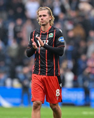 Blackburn Rovers 'dan Todd Cantwell, 22 Eylül 2024' te İngiltere 'nin Deepdale kentinde oynanan Sky Bet Şampiyonası maçında taraftarlarını alkışladı.