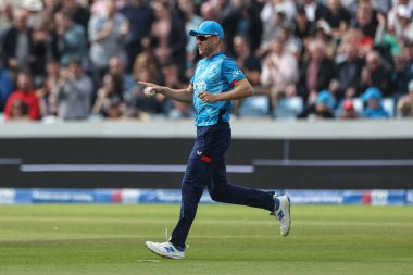 İngiltere 'den Olly Stone, 21 Eylül 2024' te Headingley Cricket Ground, Leeds, Birleşik Krallık 'ta Avustralya 2. Metro Bank 1.