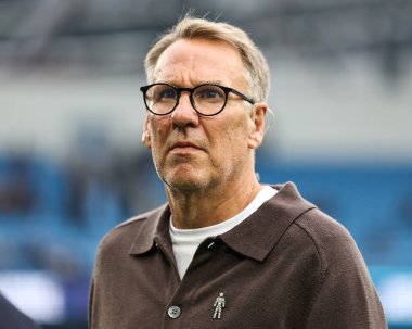 Paul Merson eski Arsenal oyuncusu şimdi Premier League maçının öncüsü Manchester City ile Etihad Stadyumu, Manchester, Birleşik Krallık, 22 Eylül 2024