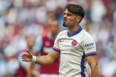 Chelsea 'den Pedro Neto, 21 Eylül 2024' te Londra Stadyumu 'nda oynanan Premier League maçında West Ham United ve Chelsea maçında tepki gösterdi.