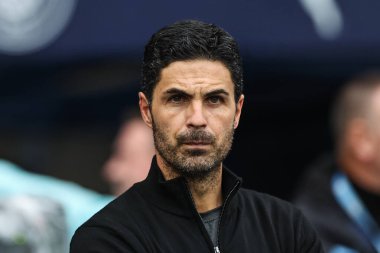 22 Eylül 2024 tarihinde Etihad Stadyumu 'nda Manchester City Arsenal' e karşı oynanan Premier League karşılaşması öncesinde Arsenal 'in teknik direktörü Mikel Arteta