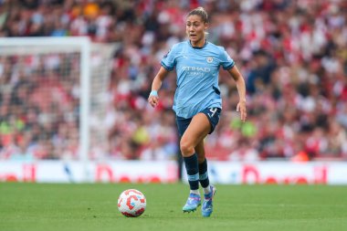 Manchester City 'den Laia Aleixandri, 22 Eylül 2024' te İngiltere 'nin başkenti Londra' daki Emirates Stadyumu 'nda oynanan FA Bayanlar Süper Ligi karşılaşmasında topla koşuyor.