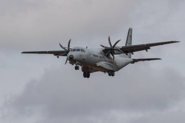 Finlandiya Hava Kuvvetleri CASA C-295, Kraliyet Hava Kuvvetleri Waddington, Waddington, Birleşik Krallık, 25 Eylül 2024 tarihinde Waddington Kraliyet Hava Kuvvetleri Waddington 24-2 Kraliyet Hava Kuvvetleri tatbikatı sırasında iniş için yaklaşır.