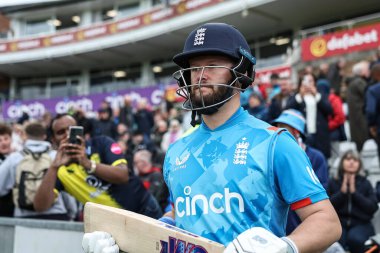 İngiltere 'den Ben Duckett, 24 Eylül 2024' te İngiltere 'nin Avustralya' ya karşı oynadığı The Seat Unique Riverside, Chester-le-street maçında üçüncü metro bankasının vuruşunu yapmak için sahaya çıkıyor.