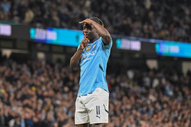 Manchester City 'den Jrmy Doku, 24 Eylül 2024 tarihinde Etihad Stadyumu' nda oynanan Carabao Kupası maçında Manchester City ile Watford arasındaki maçı 1-0 kazanma hedefini kutluyor.