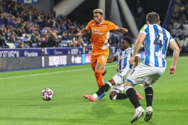 Blackpool 'dan Jordan Lawrence-Gabriel, 24 Eylül 2024' te John Smith 'in stadyumunda Huddersfield Town ile Blackpool arasındaki Sky Bet 1 maçı sırasında Huddersfield Town' dan Jaheim Headley 'e faul yaptı.