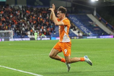 Blackpool 'dan Kyle Joseph 24 Eylül 2024' te John Smith Stadyumu 'nda oynanan Huddersfield Town-Blackpool maçında skor yapma golünü 1-0 olarak kutluyor.