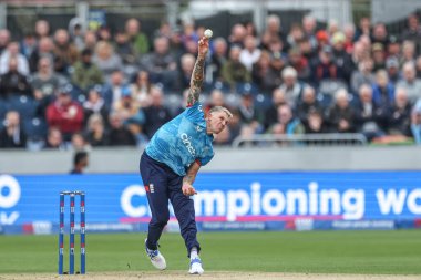 İngiltere 'den Brydon Carse, 24 Eylül 2024' te İngiltere 'nin Avustralya' ya karşı oynadığı The Seat Unique Riverside, Chester-le-street maçında topu veriyor.