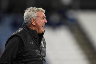 Blackpool 'un Steve Bruce Menajeri takımına 24 Eylül 2024' te John Smith Stadyumu 'nda oynanan Huddersfield Town-Blackpool maçında talimat verdi.