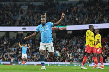Manchester City 'den Jrmy Doku, 24 Eylül 2024 tarihinde Etihad Stadyumu' nda oynanan Carabao Kupası maçında Manchester City ile Watford arasındaki maçı 1-0 kazanma hedefini kutluyor.