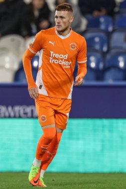 Blackpool takımından Sonny Carey 24 Eylül 2024 'te John Smith' in stadyumunda Huddersfield Town 'a karşı Blackpool maçında