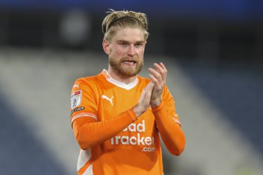 Blackpool 'dan Hayden Coulson, 24 Eylül 2024' te İngiltere 'nin Huddersfield kentindeki John Smith Stadyumu' nda oynanan 1.