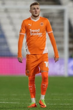 Blackpool takımından Sonny Carey 24 Eylül 2024 'te John Smith' in stadyumunda Huddersfield Town 'a karşı Blackpool maçında