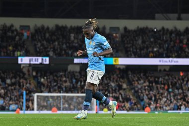 Manchester City 'den Jrmy Doku, 24 Eylül 2024 tarihinde Etihad Stadyumu' nda oynanan Carabao Kupası maçında Manchester City ile Watford arasındaki maçı 1-0 kazanma hedefini kutluyor.