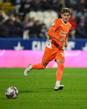Blackpool 'dan Dominic Ballard, 24 Eylül 2024' te John Smith Stadyumu 'nda oynanan Huddersfield Town-Blackpool maçında sahada.