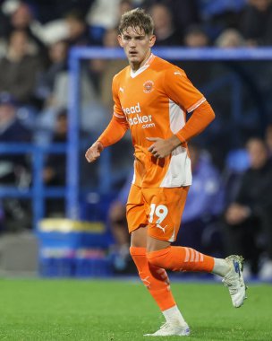 Blackpool takımından Dominic Ballard 24 Eylül 2024 'te John Smith' in stadyumunda oynanan Huddersfield Town-Blackpool maçında