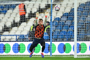 Blackpool 'dan Harry Tyrer 24 Eylül 2024' te İngiltere 'nin Huddersfield Stadyumu' nda oynanan Sky Bet Ligi 1 karşılaşmasında Huddersfield Town 'a karşı Blackpool maçı öncesinde ısındı.
