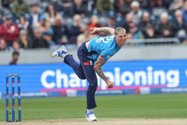 İngiltere 'den Brydon Carse, 24 Eylül 2024' te İngiltere 'nin Avustralya' ya karşı oynadığı The Seat Unique Riverside, Chester-le-street maçında topu veriyor.