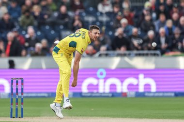 Avustralyalı Josh Hazlewood, 24 Eylül 2024 'te İngiltere' nin Avustralya 'ya karşı oynadığı The Seat Unique Riverside, Chester-le-street maçında topu teslim ediyor.