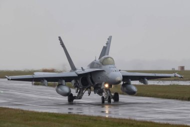 McDonnell Douglas F / A-18 Fin Hava Kuvvetleri taksileri Kraliyet Hava Kuvvetleri Waddington, Waddington Kraliyet Hava Kuvvetleri Waddington, Birleşik Krallık, 26 Eylül 2024 Tatbikatı sırasında Kobra Savaşçısı 24-2 Kraliyet Hava Kuvvetleri Waddington