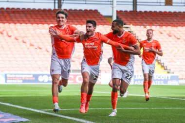 Blackpool 'dan Rob Apter, 28 Eylül 2024' te Bloomfield Road, Blackpool 'da oynanan Blackpool - Burton Albion maçında 2-0 kazanma hedefini kutluyor.