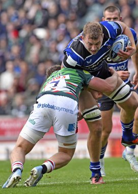 Leicester Kaplanları 'ndan Tommy REFFELL Gallagher Premiership maçında Bath Rugby' li R MOLONY 'u yeniyor. Leicester Tigers, Welford Road, Leicester, Birleşik Krallık' ta 29 Eylül 2024 'te Bath Rugby' ye karşı.