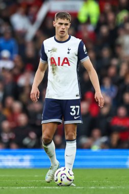 Tottenham Hotspur takımından Micky van de Ven, Manchester United ile Tottenham Hotspur maçında 29 Eylül 202 'de Old Trafford, Manchester' da karşı karşıya geldi.