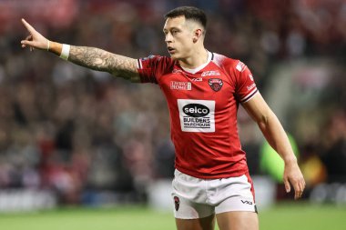 Salford Red Devils Deon Cross, 27 Eylül 2024 'te İngiltere' deki Salford Community Stadyumu 'nda oynanan Betfred Süper Lig eleme maçı eleme maçında takım arkadaşlarına talimat verdi.