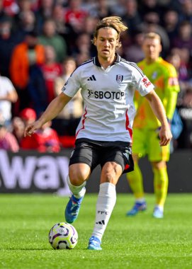 Fulham FC 'den Joachim ANDERSEN Premier League maçında topla saldırıyor Nottingham Forest Fulham' a karşı City Ground, Nottingham, İngiltere, 28 Eylül 2024