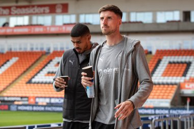 Blackpool 'dan Ashley Fletcher ve Blackpool' dan Jake Beesley, 21 Eylül 2024 'te Bloomfield Road, Blackpool' da oynanan Blackpool-Burton Albion maçı öncesinde geldiler.