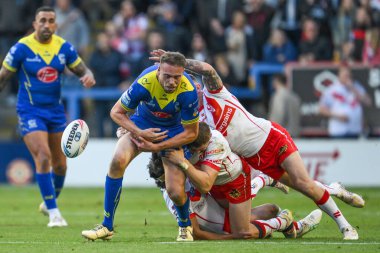 Warrington Wolves 'tan James Harrison, 28 Eylül 2024' te Halliwell Jones Stadyumu, Warrington, Birleşik Krallık 'ta oynanan Betfred Süper Lig eleme maçında topu yere düşürdü.