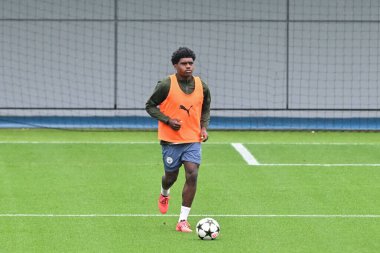 Manchester City 'den Jaden Heskey Etihad Kampüsü, Manchester, İngiltere' de 30 Eylül 2024 'te yapılan açık antrenman sırasında