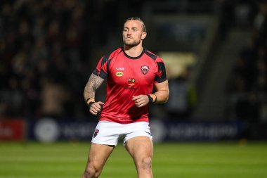 Salford Red Devils takımından Chris Hankinson, 27 Eylül 2024 'te İngiltere' de oynanan Salford Community Stadyumu 'nda oynanan Betfred Süper Lig eleme maçında Salford Red Devils - Leigh Leopards maçı öncesinde ısındı.