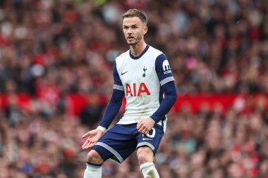 Tottenham Hotspur 'dan James Maddison Premier Lig karşılaşmasında Manchester United ile Tottenham Hotspur' a karşı Old Trafford, Manchester, Birleşik Krallık, 29 Eylül 202