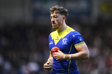 Warrington Wolves 'tan Matty Ashton, 28 Eylül 2024' te İngiltere 'nin Warrington kentinde oynanan Betfred Süper Lig eleme maçında 2 Warrington Wolves-St Helens maçını izliyor.