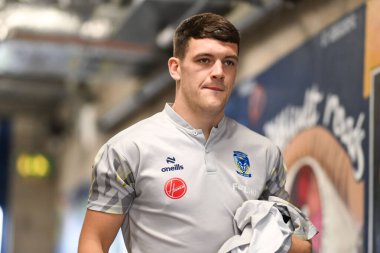 Warrington Wolves 'tan Josh Thewlis, 28 Eylül 2024' te İngiltere 'nin Warrington şehrinde oynanan Halliwell Jones Stadyumu' nda 2 Warrington Wolves-St Helens maçında Betfred Süper Lig play-off elemelerinden önce geldi.