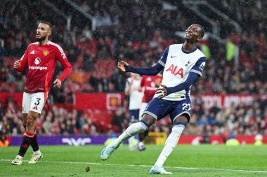 Tottenham Hotspur 'dan Pape Matar Sarr, Manchester United ile Tottenham Hotspur maçında 29 Eylül 2024' te Old Trafford, Manchester, İngiltere 'de oynanan Premier League maçında gol atma şansını kaçırdıktan sonra tepki gösterdi.