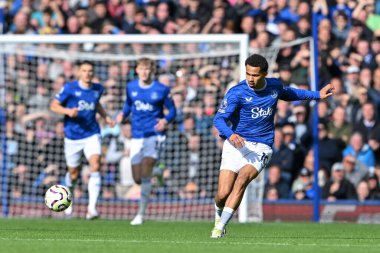 Everton 'dan Iliman Ndiaye, 28 Eylül 2024 tarihinde İngiltere' nin Liverpool kenti Goodison Park 'ta oynanan Premier League maçında topu geçti.