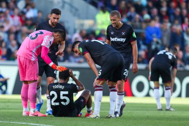 West Ham United takımından Jean-Clair Todibo, 28 Eylül 2024 'te Gtech Community Stadyumu' nda oynanan Premier League karşılaşmasında sakatlandı.