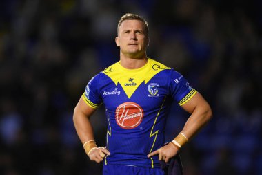 Warrington Wolves takımından Josh Drinkwater, 28 Eylül 2024 'te İngiltere' nin Warrington kentinde oynanan Betfred Süper Lig eleme maçında 2 Warrington Wolves St. Helens 'e karşı.