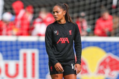 Liverpool 'dan Taylor Hinds, 29 Eylül 2024' te Londra 'daki Chigwell İnşaat Stadyumu' nda Batı Ham United Women - Liverpool Women maçından önce ısınıyor.