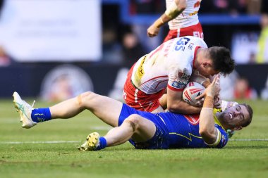 Warrington Wolves takımından Matt Dufty, 28 Eylül 2024 'te İngiltere' nin Warrington kentinde oynanan Betfred Süper Lig eleme maçında St. Helens 'in oynadığı 2 Warrington Wolves-St Helens maçında St. Helens' e karşı St. Helens 'li Jack Welsby' e meydan okudu.