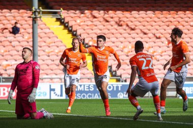 Blackpool 'dan Rob Apter, 28 Eylül 2024' te Bloomfield Road, Blackpool 'da oynanan Blackpool - Burton Albion maçında 2-0 kazanma hedefini kutluyor.