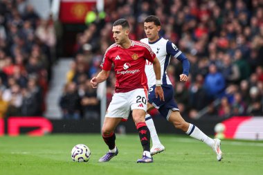 Manchester United 'dan Diogo Dalot, Manchester United ile Tottenham Hotspur maçında 29 Eylül 202 tarihinde Old Trafford, Manchester' da karşı karşıya geldi.