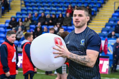 Warrington Wolves takımından John Bateman, 28 Eylül 2024 'te İngiltere' nin başkenti Warrington 'da oynanan Halliwell Jones Stadyumu' nda oynanan Betfred 2 Warrington Wolves - St Helens play-off elemeleri öncesinde ısınma turuna çıktı.