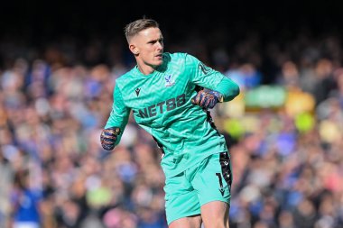 Crystal Palace 'dan Dean Henderson, 28 Eylül 2024' te İngiltere 'nin Liverpool kentinde oynanan Premier Lig maçında Crystal Palace' a karşı Everton maçında Crystal Palace 'ı 0-1 yenmeyi hedefleyen Crystal Palace' dan Marc Guhi 'yi kutluyor.