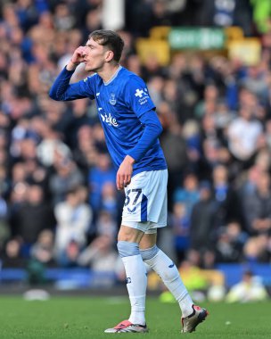 Everton 'dan James Garner, 28 Eylül 2024' te İngiltere 'nin Liverpool kentinde oynanan Everton-Crystal Palace maçında tepki gösterdi.